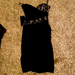 Strapple dress Bebe size 6 very nice to go out is a cóctel dress